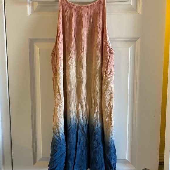 Halter dress - Picture 2 of 2